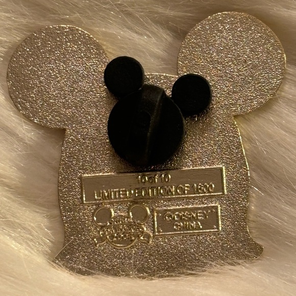 Disney It’s A Small World LE Girl with Mickey Hat 2008 - Picture 2 of 3